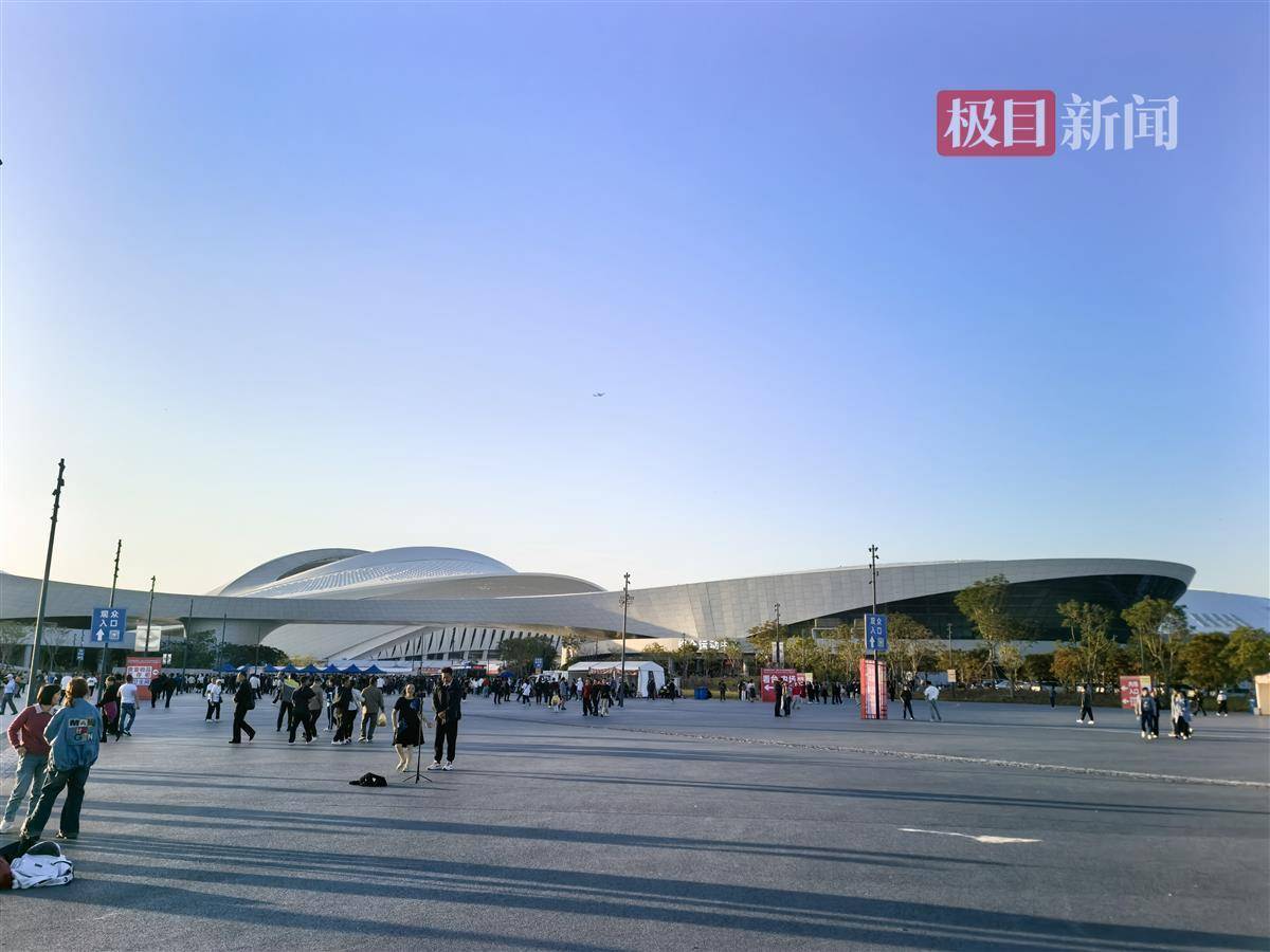 刀郎厦门演唱会落幕：各地“刀迷”齐聚海边，大合唱数小时