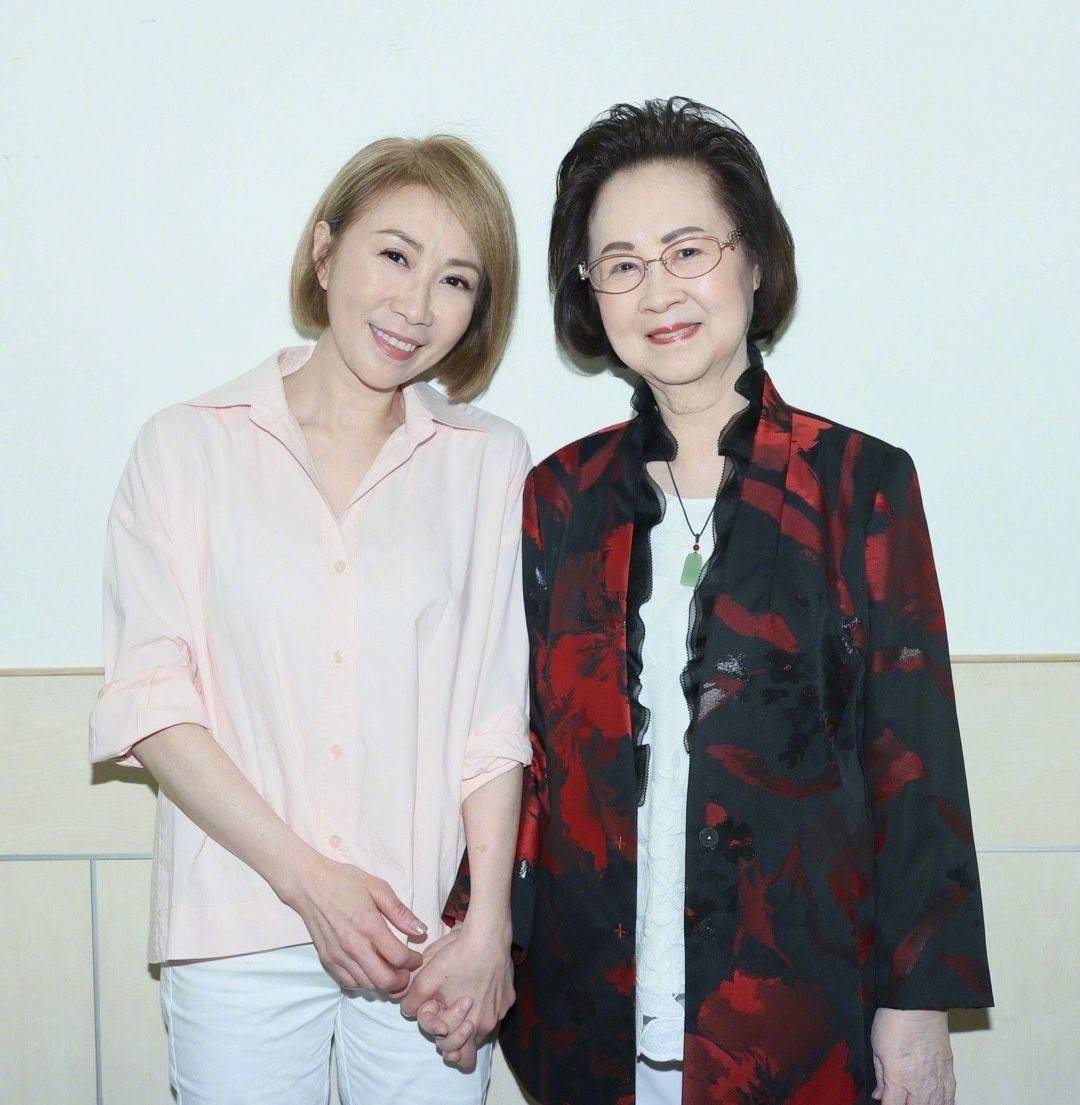 知名作家琼瑶离世 林心如赵薇范冰冰等发文悼念