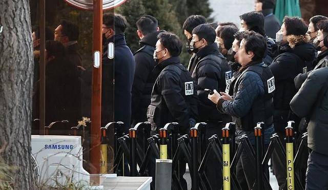 韩联合参谋本部：在总统官邸内与公调处人员对峙的是总统警卫处控制的警卫部队