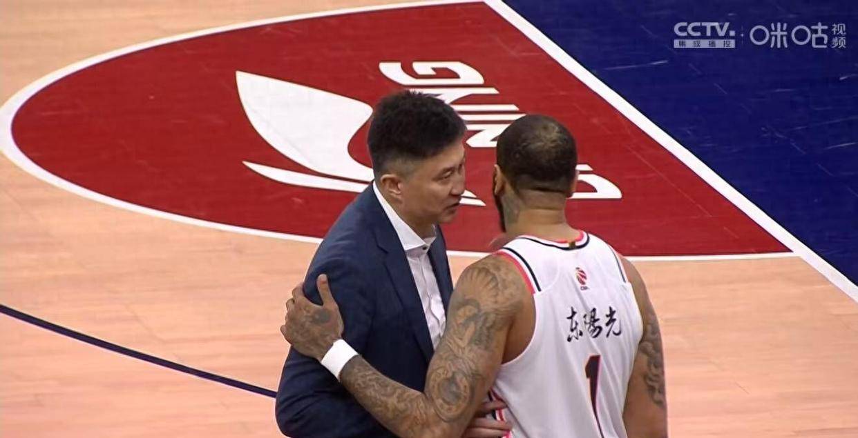 广东103-104上海！赛后却传来4个好消息1个坏消息杜锋连续发怒！