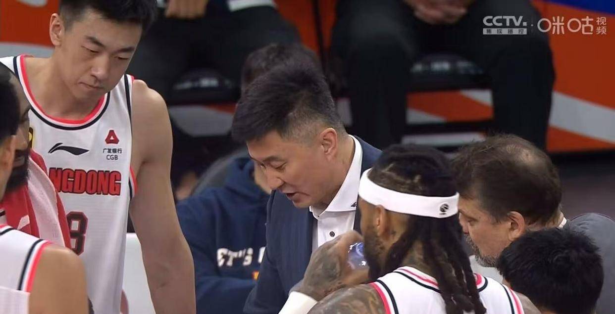 广东103-104上海！赛后却传来4个好消息1个坏消息杜锋连续发怒！