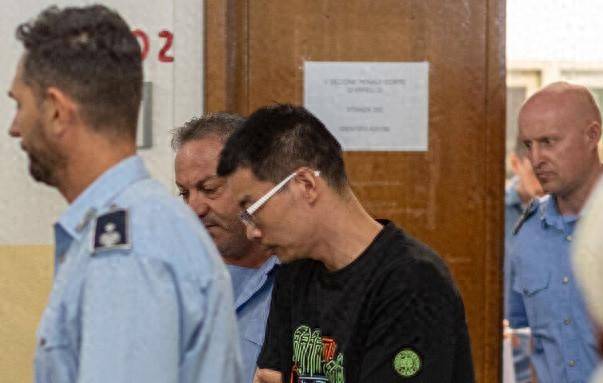 孟晚舟事件再现？美国在意大利拘捕中企高管，中方反制以牙还牙，让美破防