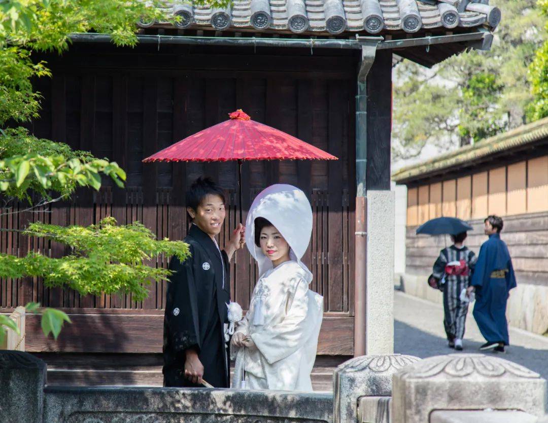 在日本，不婚先从普通人开始