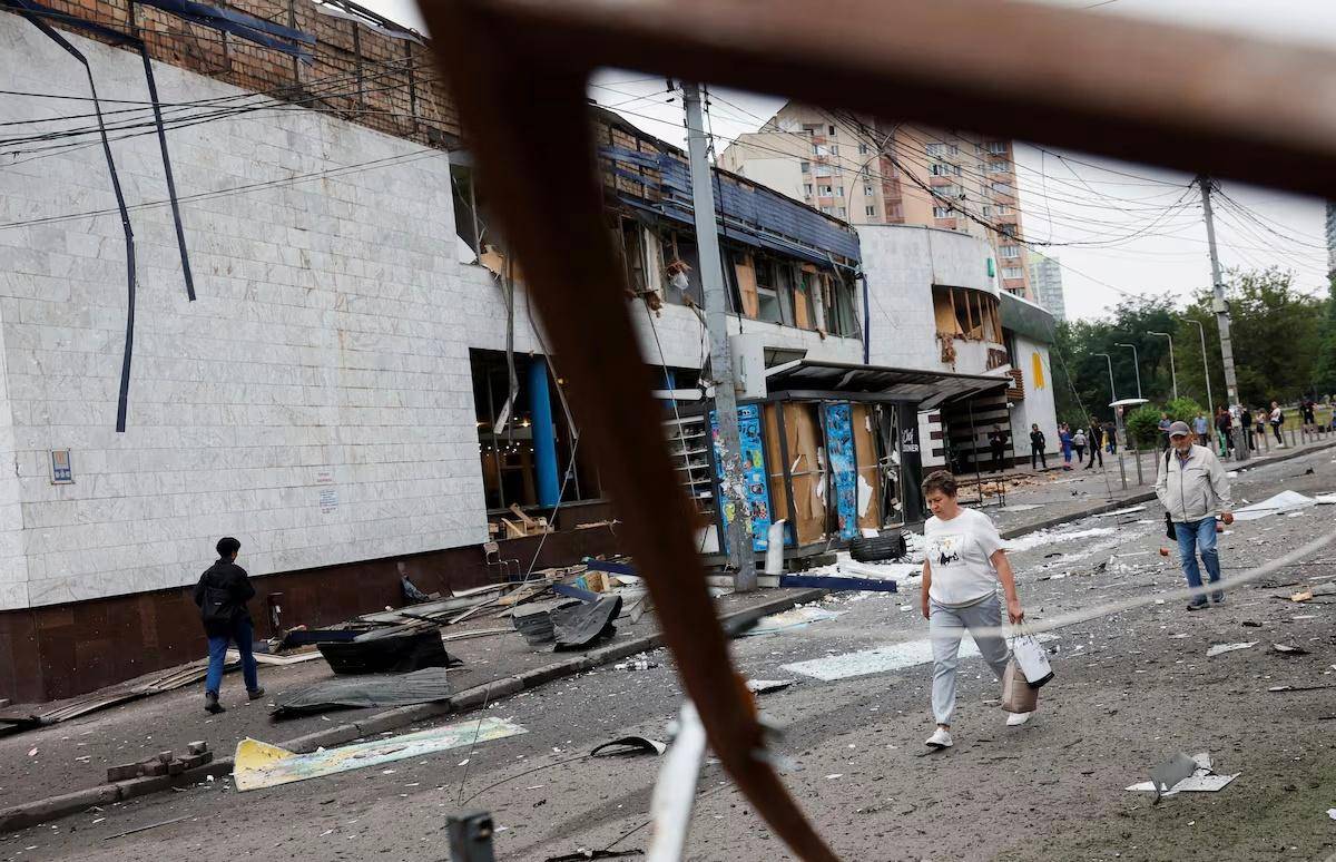 这一夜又创造历史,乌克兰被炸出“小太阳”:俄军苏-35终于开炸