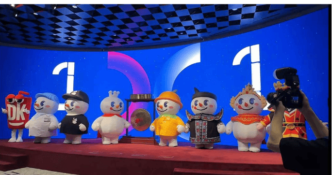 新晋河南首富，靠一张“旺夫大圆脸”赢麻了！