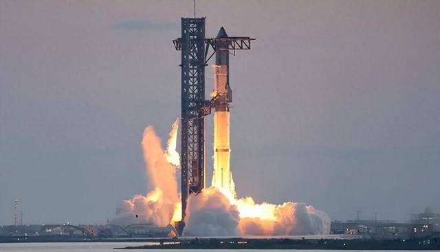 特朗普突然发现：“炮轰”政府的马斯克，掌握了至关重要的王牌