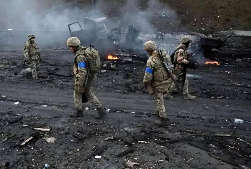 “泽连斯基下台”突响!一夜之间,乌克兰爆发颜色革命,民众揭竿而起,幕后黑手究竟是谁?