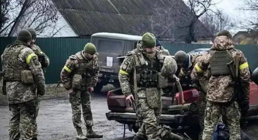 “泽连斯基下台”突响!一夜之间,乌克兰爆发颜色革命,民众揭竿而起,幕后黑手究竟是谁?