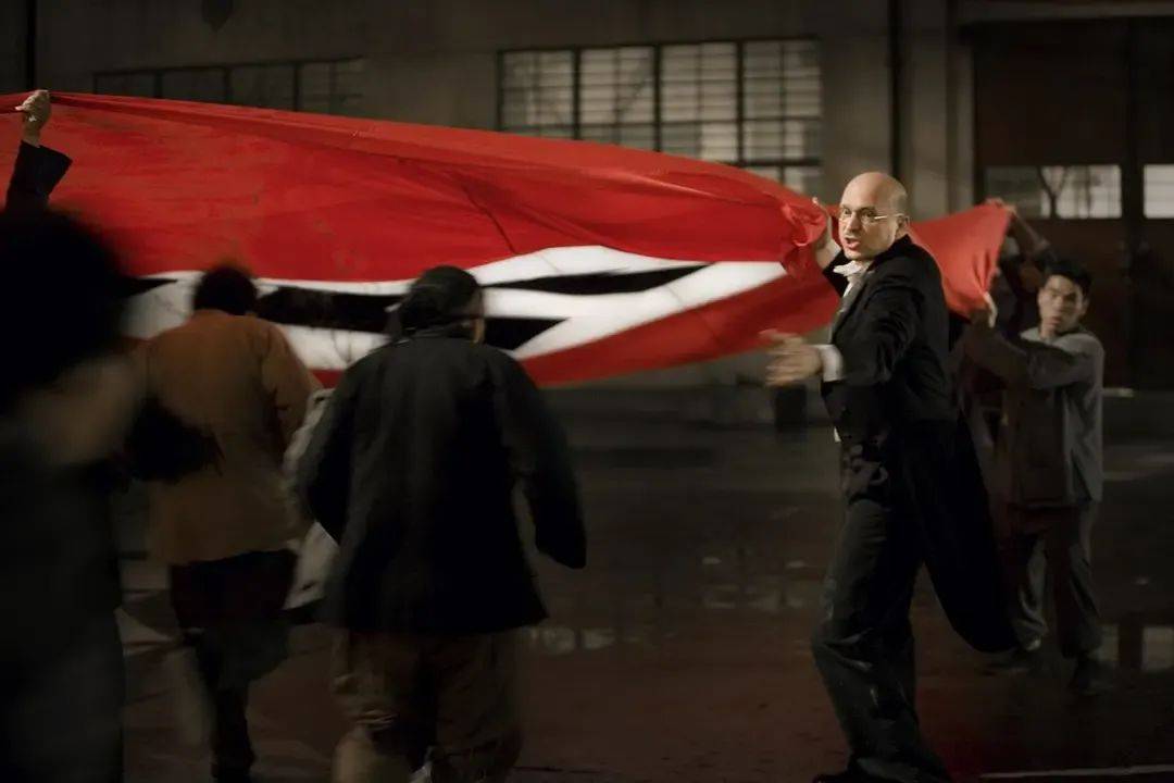 豆瓣评分8.6、预估票房30亿+,题材严肃的《南京照相馆》凭啥引发全民共振?