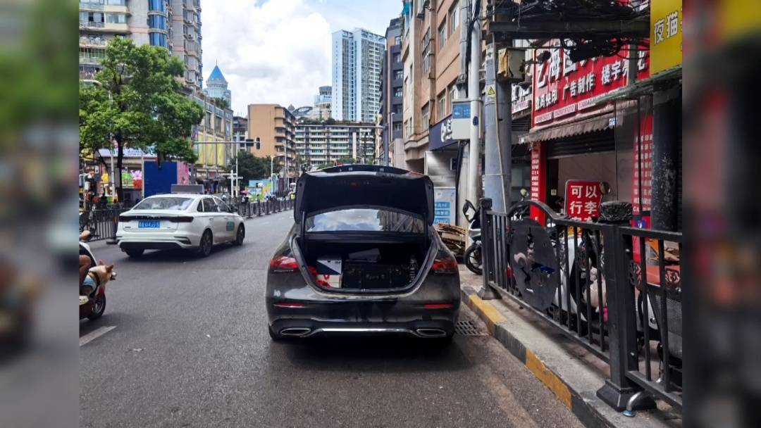 塑料夫妻情?贵阳男子违章被抓,开口第一句:“是老婆干的”!