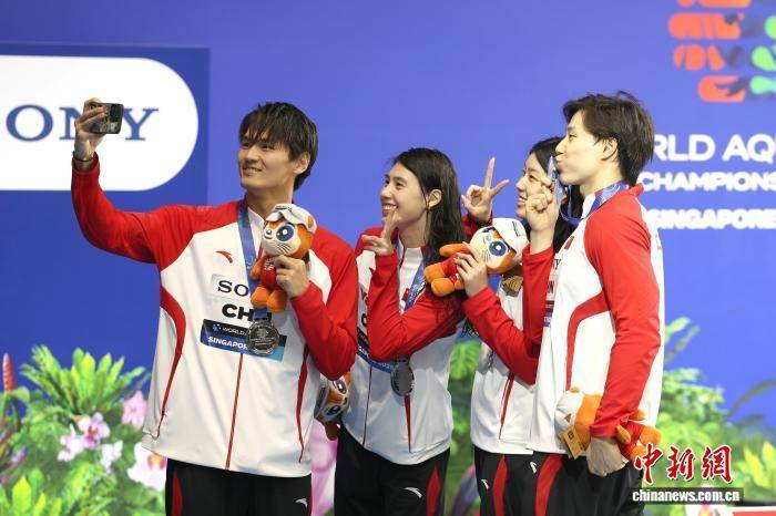 世锦赛：中国泳军再获两银一铜 潘展乐百米自由泳爆冷出局