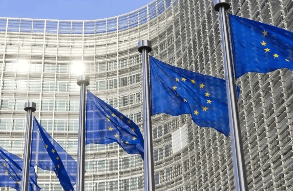 泽连斯基总统府被围,乌克兰“最大的敌人”是谁?俄乌打了三年多,乌民众终于清楚了