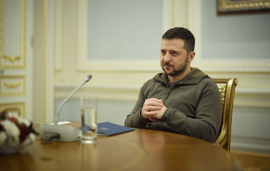 泽连斯基总统府被围,乌克兰“最大的敌人”是谁?俄乌打了三年多,乌民众终于清楚了