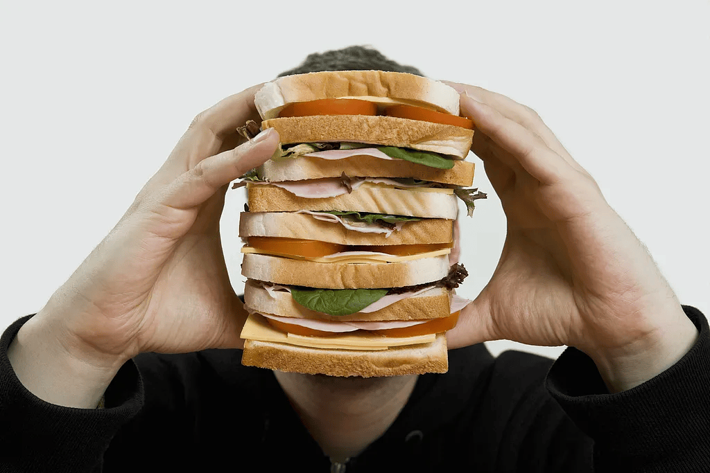 经常吃太饱,危害比你想的大!