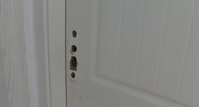 卧室门打不开,爸爸接了通电话,撬门后发现4岁半儿子从22楼坠落,蜷缩在一楼绿化带……