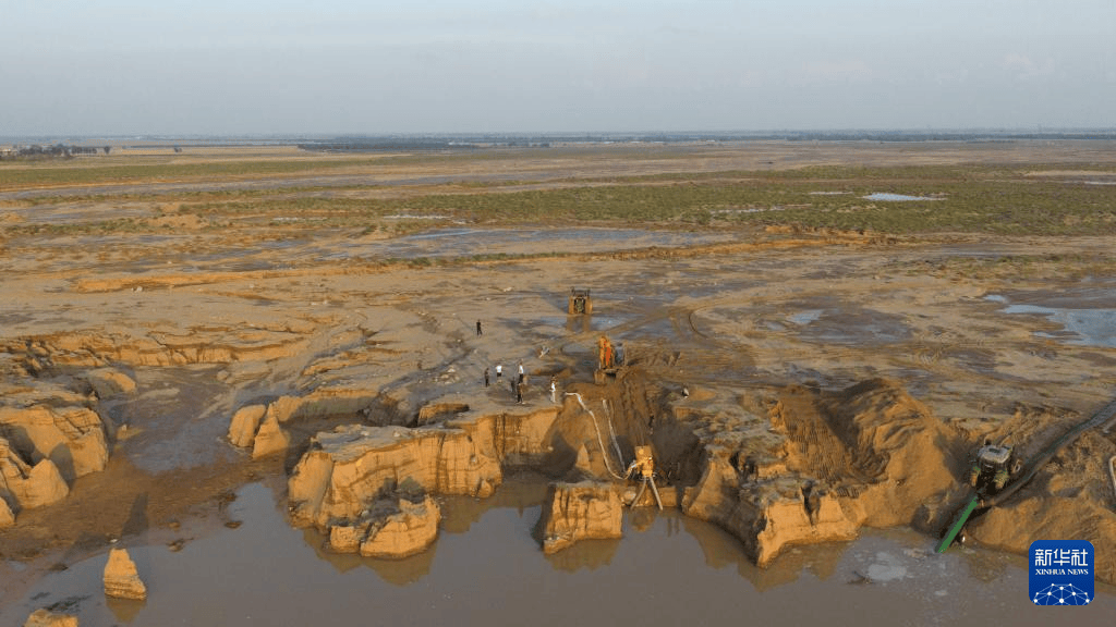 内蒙古一地山洪致10名野营者遇难,2人仍失联,获救19岁女生讲述:总计5个家庭,开了4辆车;当地700余人正地毯式搜救