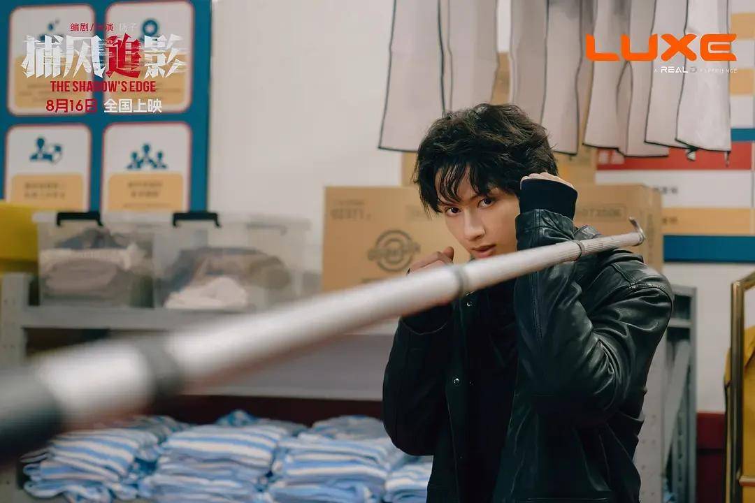 豆瓣开分8.1,创近二十年成龙电影最佳!打掉烂片标签的《捕风追影》爽在哪?