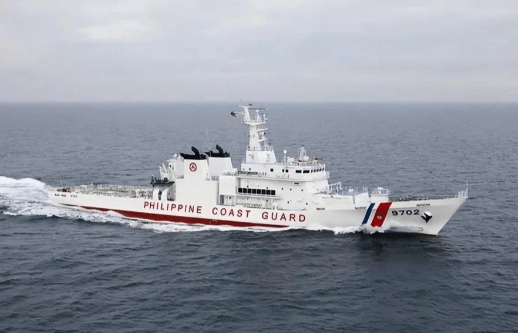 菲律宾海警倾巢而出,解放军拖船抵达仁爱礁,要动手清理破船了?