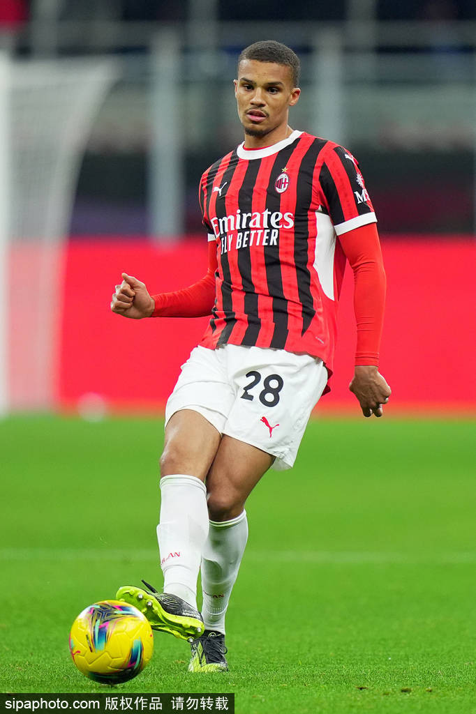 米兰争夺法比奥-席尔瓦：23岁前锋成新锋线目标，狼队与多特蒙德之间的转会博弈