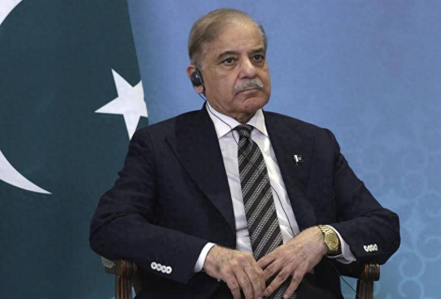 巴基斯坦总理出访中国前夕,豪爽打款1000亿卢比,中企迎来合作大扩展