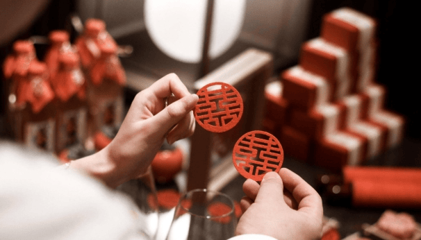 无接亲、无伴娘伴郎、无司仪!95后花4万元办三无婚礼