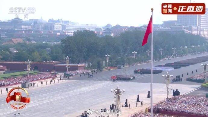 歼20S、DF61导弹,震撼亮相!三支兵种首次亮相天安门广场,空中梯队战机起飞