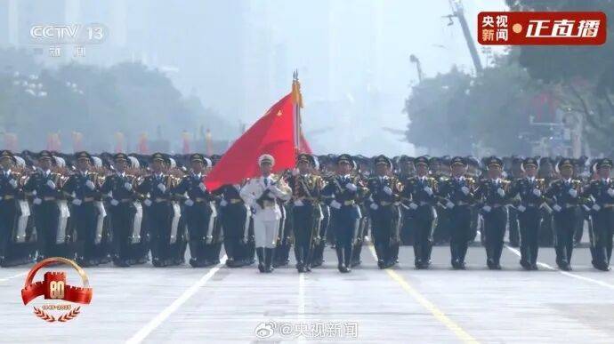 歼20S、DF61导弹,震撼亮相!三支兵种首次亮相天安门广场,空中梯队战机起飞