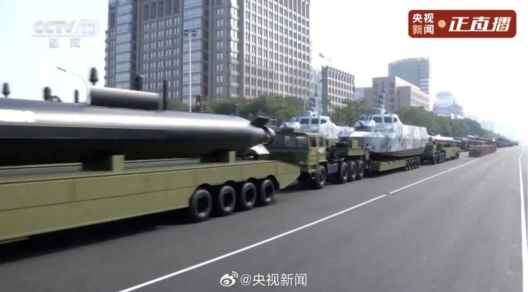 歼20S、DF61导弹,震撼亮相!三支兵种首次亮相天安门广场,空中梯队战机起飞