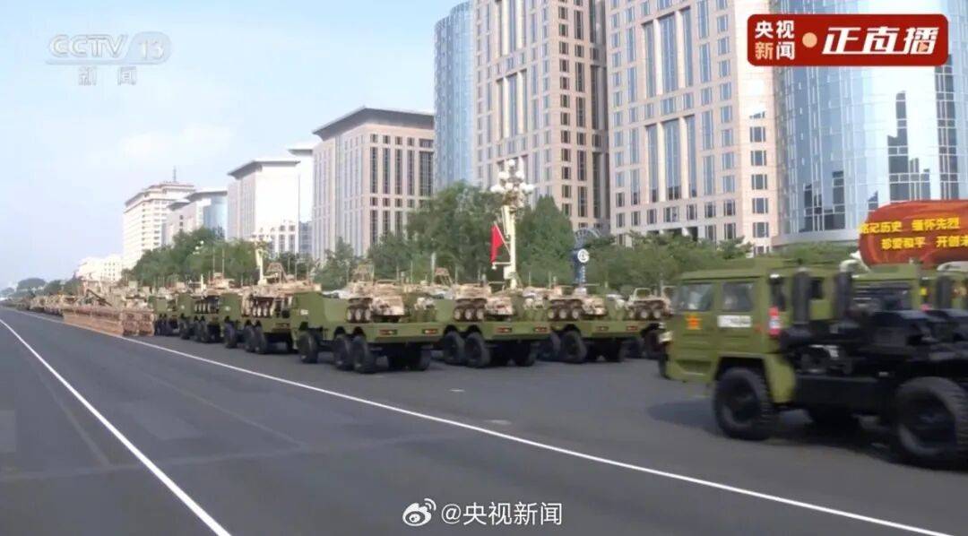 歼20S、DF61导弹,震撼亮相!三支兵种首次亮相天安门广场,空中梯队战机起飞