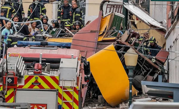 里斯本知名缆车脱轨,已致15死18伤