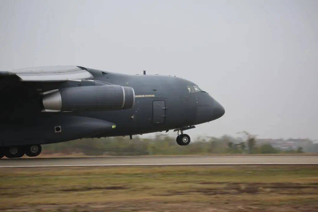 运油-20A女机长刷屏,她是谁?