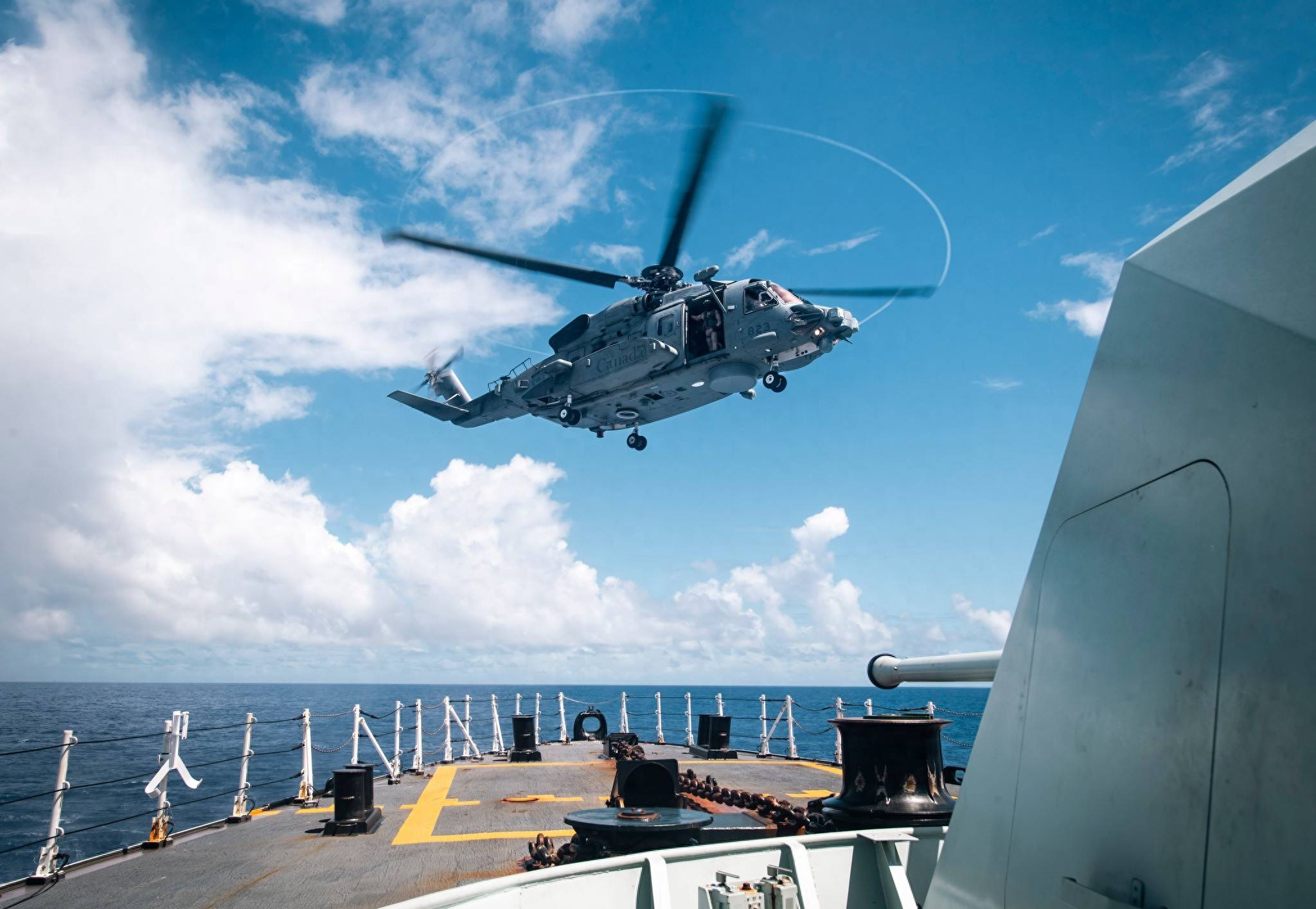 台岛海峡对峙升级,外军机突然向直10逼近,结果下一刻又老实了