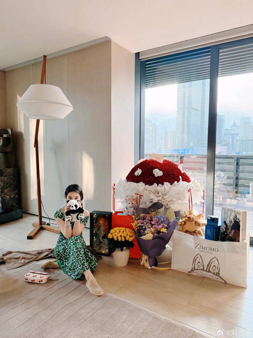 杨幂把钥匙扣扎在马尾上,瞬间实现满39减20!