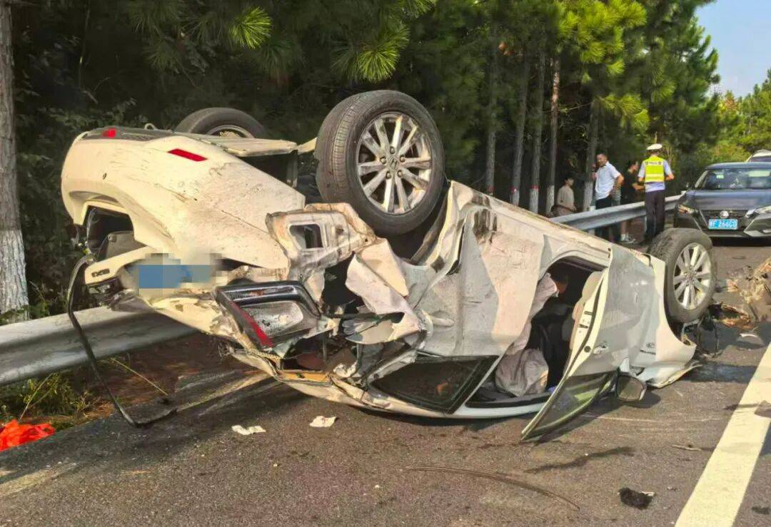 “我撒谎天打雷劈!”男子高速突然强行变道致翻车,反诬赖对方