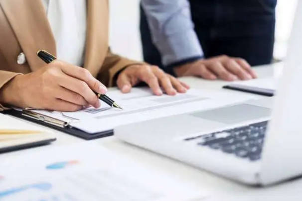 【立方早知道】千亿医疗器械龙头拟赴港上市/稀土龙头,集体预增/一基金拟减持天力锂能3%股份