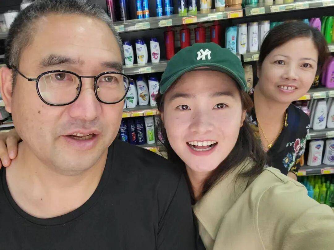 顾客手抖把97.5元付成975元!浙江老板报警寻人,亚运冠军女儿为老爸点赞