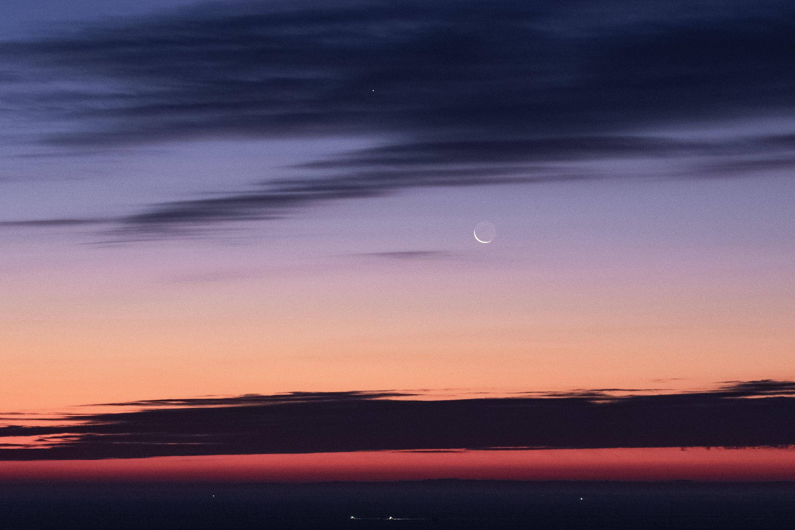 星空相册|启明星伴月现身天宇#