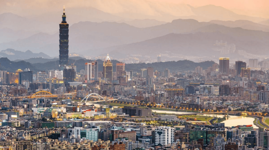 当选国民党主席后,郑丽文连夜喊话民进党:让两岸不再有战火!