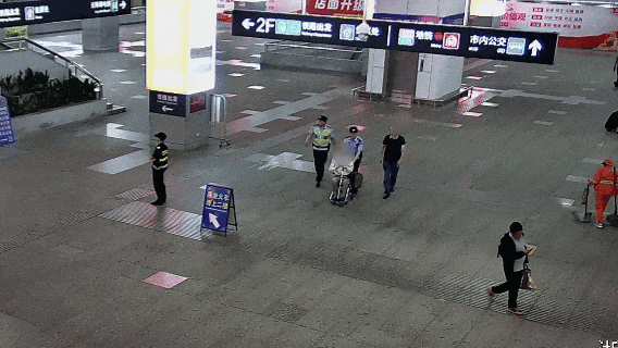 92岁老人刚到杭州就惊动警方!曾在浙大求学数十年,坐轮椅坚持回母校看看