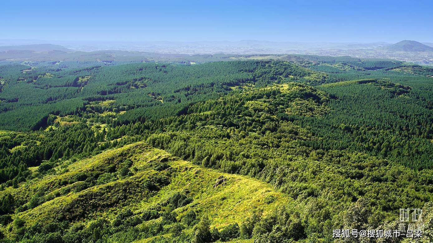 时政新闻眼丨未来五年怎么干?二十届四中全会以 “十五五” 规划建议答好发展考题