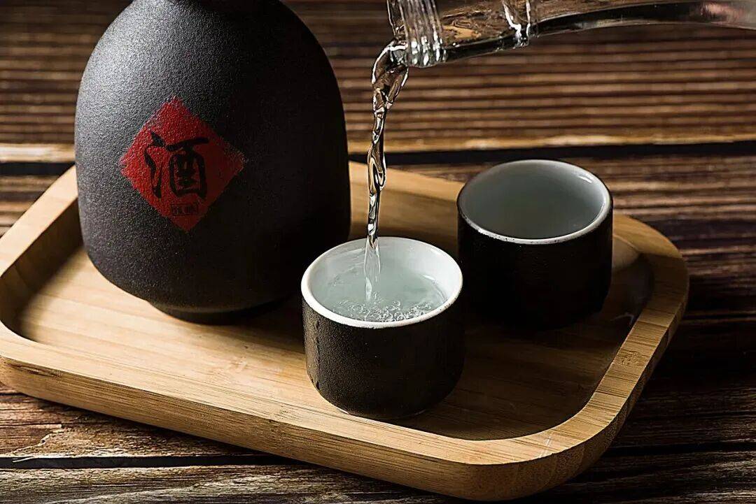 茅台新帅陈华:从能源行业跨界白酒,从技术员到董事长