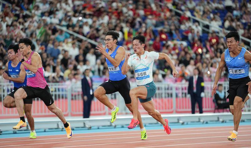 新科百米冠军:半路出家的跑者 做梦都没想到拿金牌