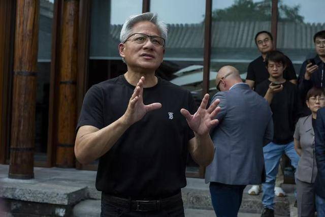 英伟达云端GPU已售罄!黄仁勋驳斥AI泡沫论:已进入AI良性循环