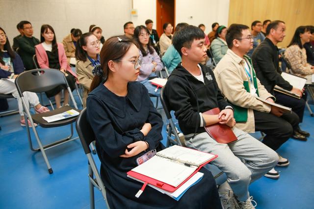 校长在教室炒币(校长当众怼老师)