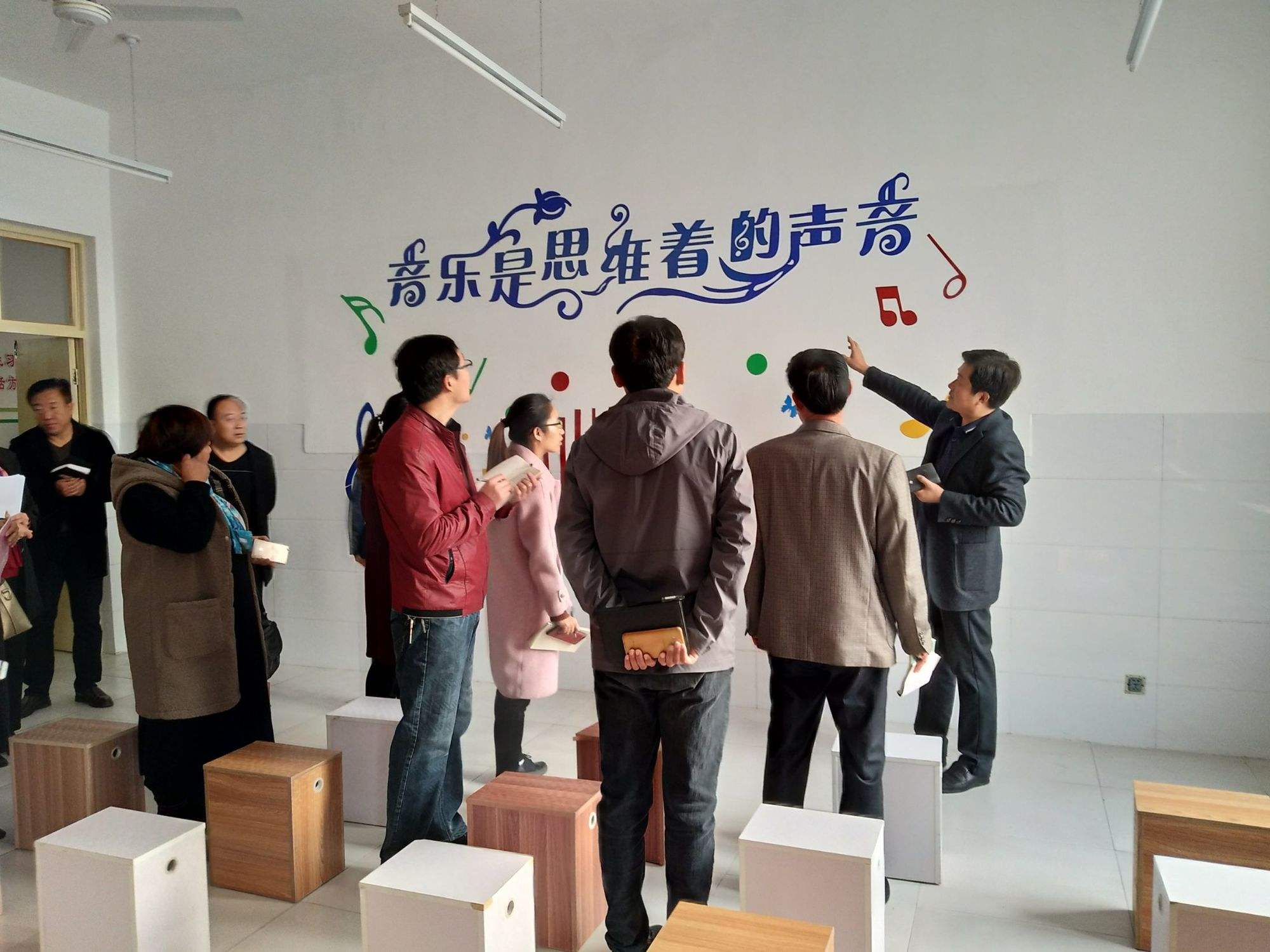 校长在教室炒币(校长当众怼老师)